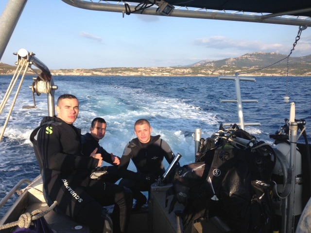  Paseo en barco para llegar al lugar de buceo 