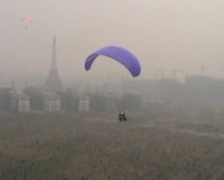 Cerca de la Torre Eiffel 