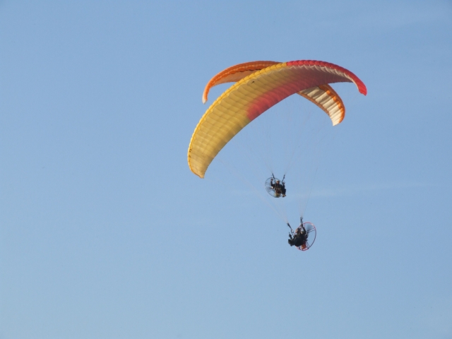  Vuelo en paramotor en grupo 