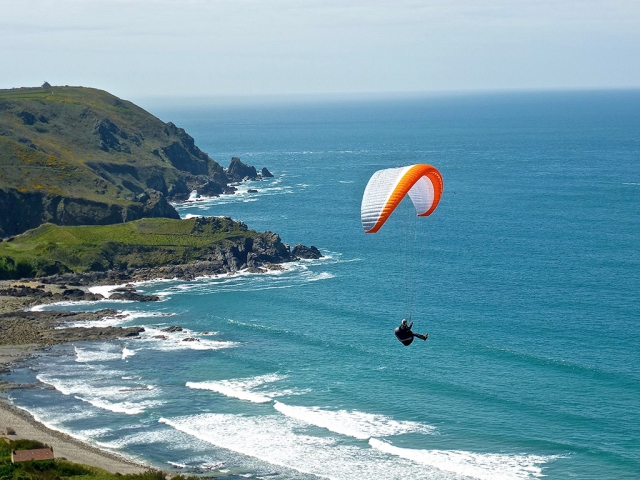  Viaje en parapenle hacia el mar 