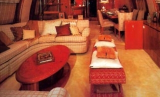  Interior en madera de cerezo 