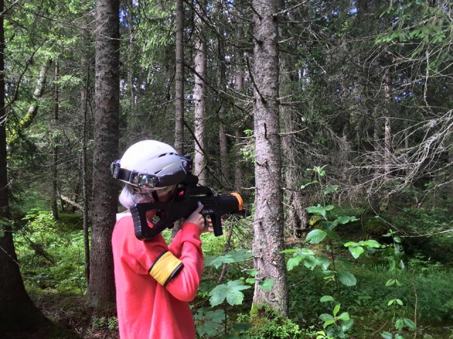  Juego de láser en el bosque 