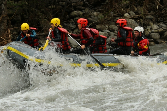  Rafting en grupo 