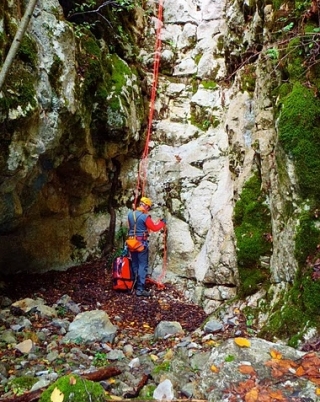 Fin de un descenso en rápel 
