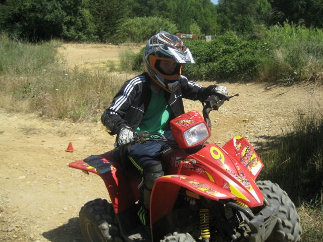  Cuatrimotos en pendiente