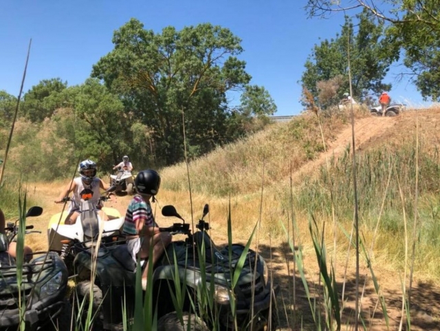  Rutas en cuatrimoto con amigos 