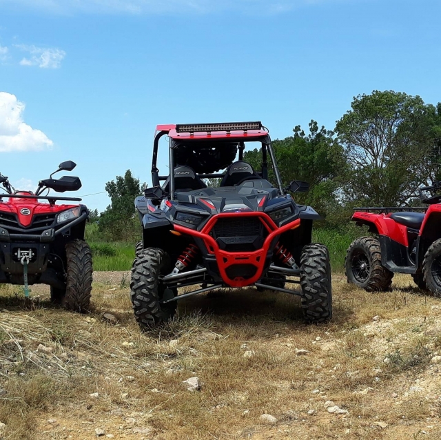  Nuestros vehículos buggy y quads