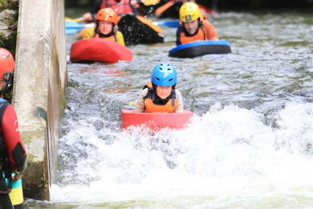  Descenso en hidrospeed para niños 
