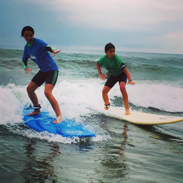  Clases de surf con amigos 