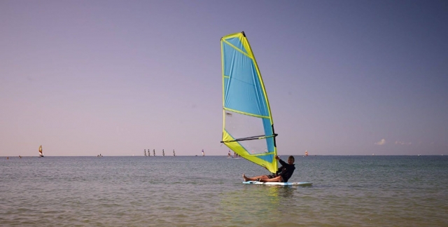  Aprende los fundamentos del windsurf con nuestras sesiones adaptadas a todos los niveles