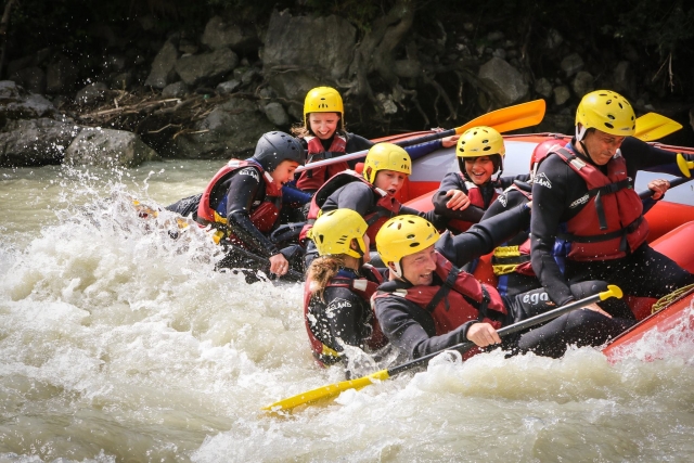  Cuidado con la cascada duranle el rafting 