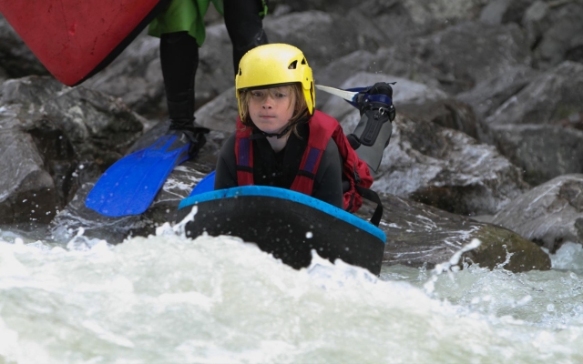  C emprende una descenso hidrospeed 