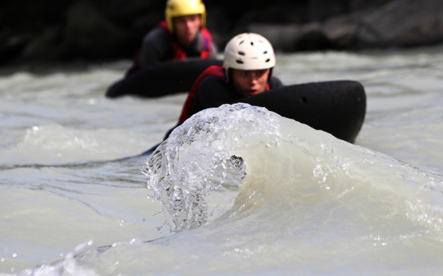  Nadar en aguas brava 