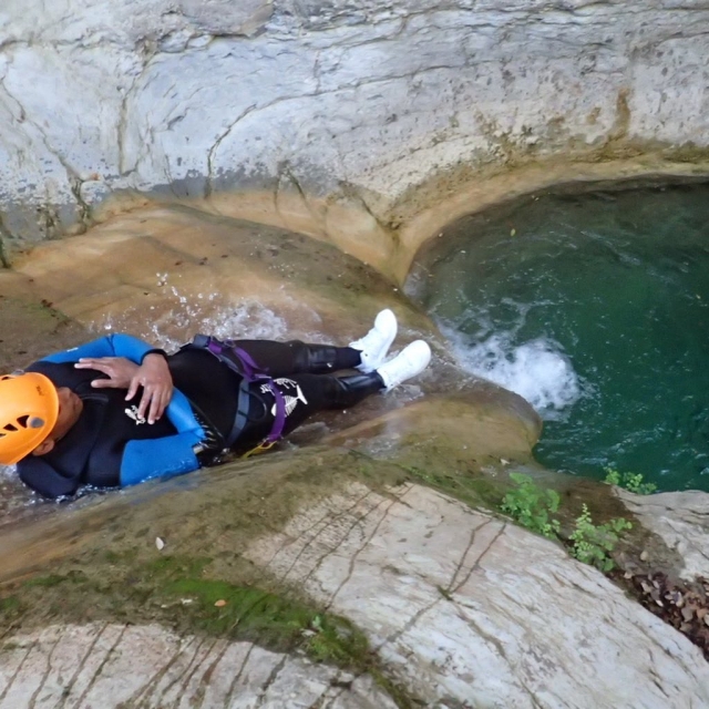  Experiencia divertida en una iniciación al barranquismo 