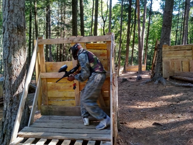  Un escondile estratégico para la partida de gotcha 