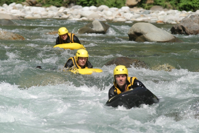  Inmersión en hidrospeed a toda velocidad por los ríos de Saboya