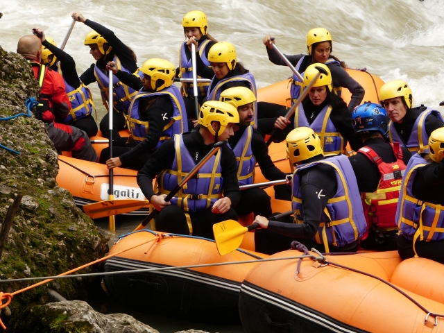  Dos equipos de rafting listos para pagar 