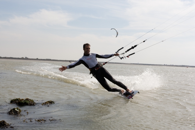  Escuela de kitesurf en Fromentine