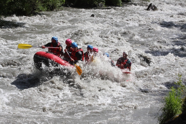 Rafting en las aguas brava de Isère 