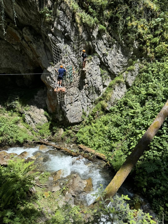  Descubre Occitania durante una vía ferrata
