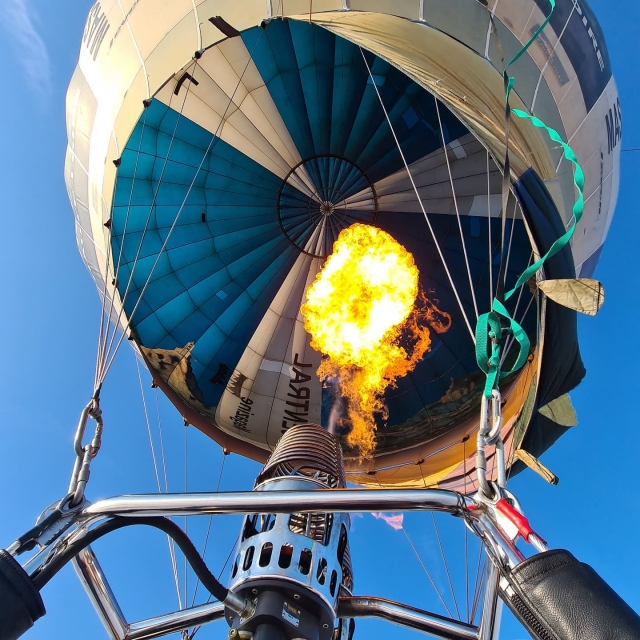 Globo aerostático en vuelo 