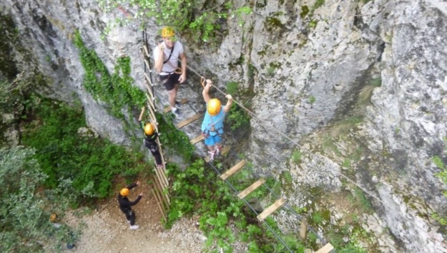  Nuestros cursos de aventura están supervisados por un instructor certificado 