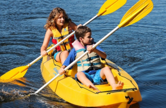 Excursión en piragua-kayak para niños