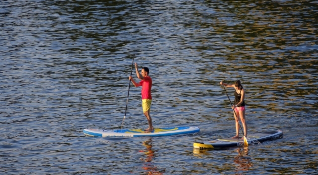 En pareja o con amigos, el pádel es una forma de disfrutar de los paisajes más bellos de la comarca