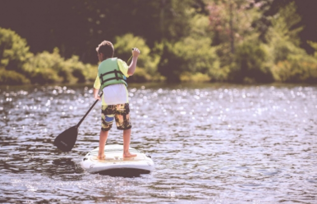 Haga una escapada en remar en Charenle