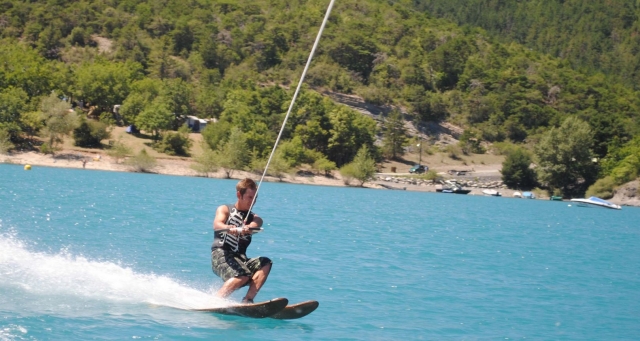  Emociones fuertes en Esquí Acuático 