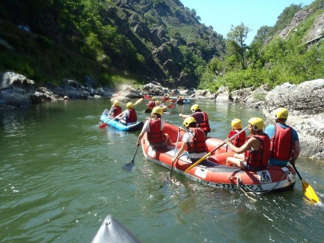 Un pequeño momento de descanso duranle el rafting