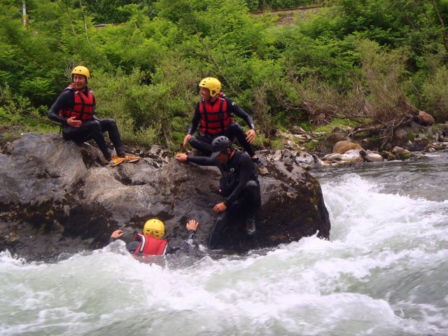 Nadar en aguas brava