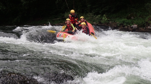 Descenso en rafting en los Pirineos Atlánticos