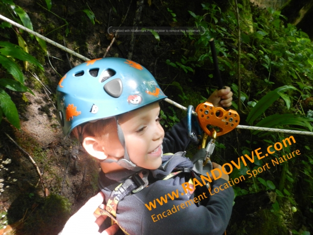  Tyrolienne con camicrema 