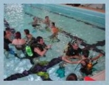 Entrenamiento de buceo en alberca 