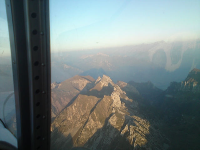  a lo lejos, los Alpes del Valais 