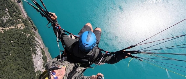  Vuelo en parapenle con un instructor titulado 