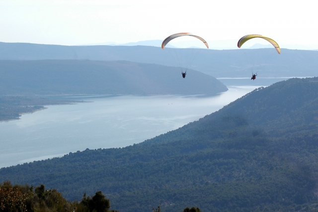  TANDO PARAPENTE SOBRE MOUSTIERS SAINTE MARIE 