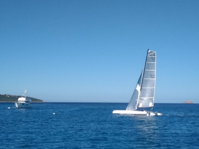  Paseo en catamarán por la bahía de Pinarello 