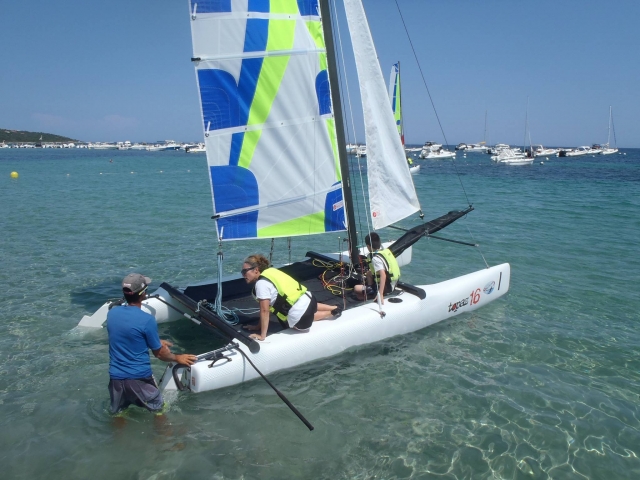  Catamarán en familia o con amigos 