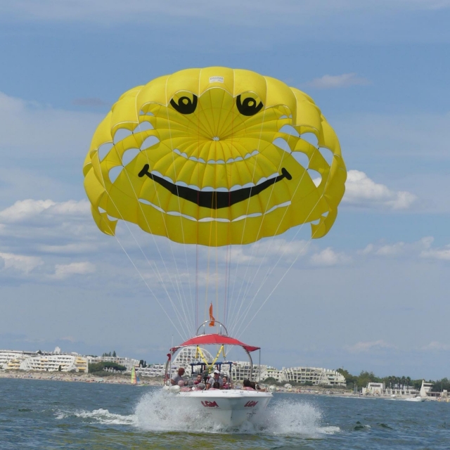  Sesión de parasailing en la Grande Motle 
