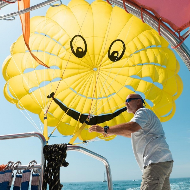  Parasailing en La Grande Motle 