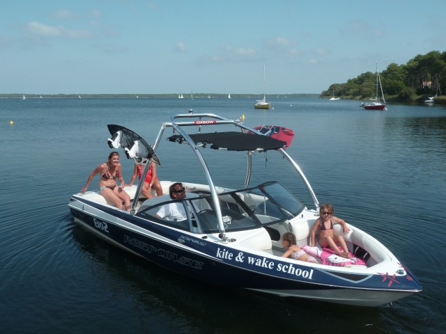 Renta de embarcaciones de wakeboard 