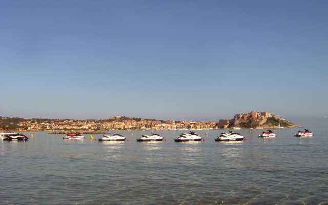  Corsica Jet Loisirs ofrece renta de jet skis en Alta Córcega 