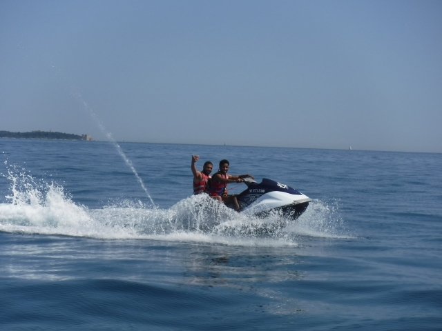  Jet ski con amigos 