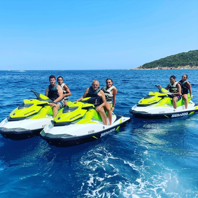  Paseo en jet ski en familia 