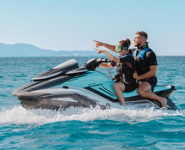  Solo o en dúo disfruta de la experiencia en jet ski 