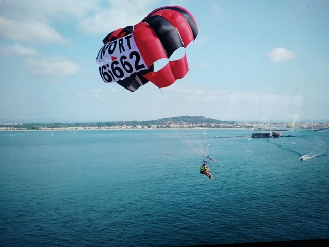  Sensación de libertad gracias al parasailing
