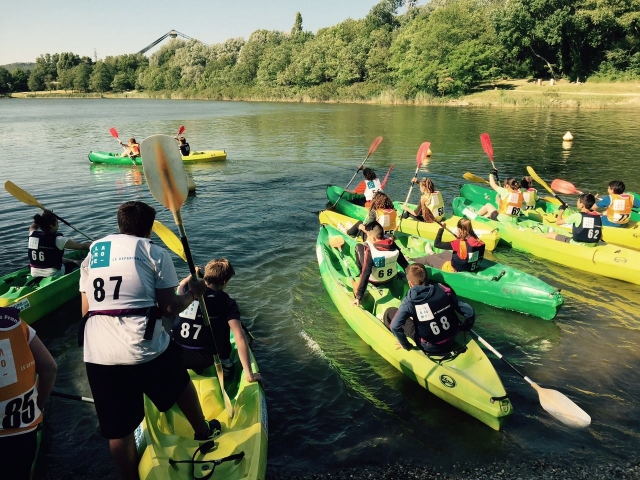  Salida para un descenso en canoa 