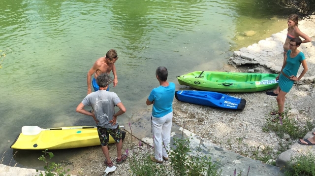  Preparación para el descenso en canoa 